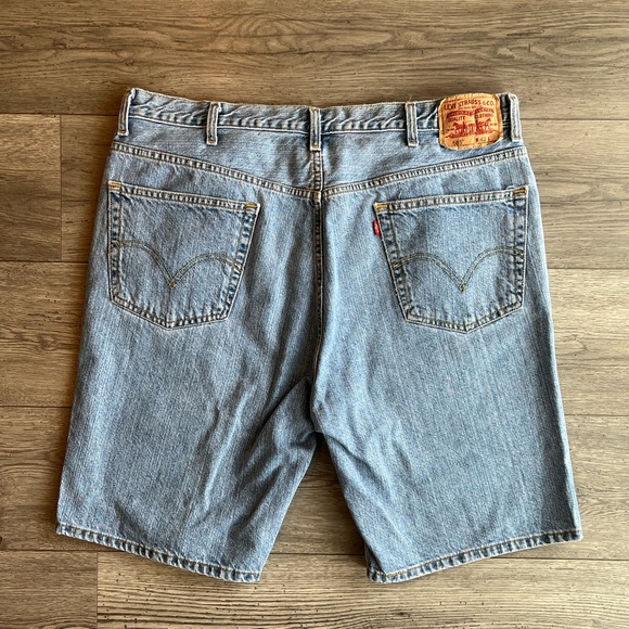 Vintage Levi’s Men’s 505 Regular Fit Denim Shorts 10” Inseam Light Wash Size W42 - Picture 2 of 6